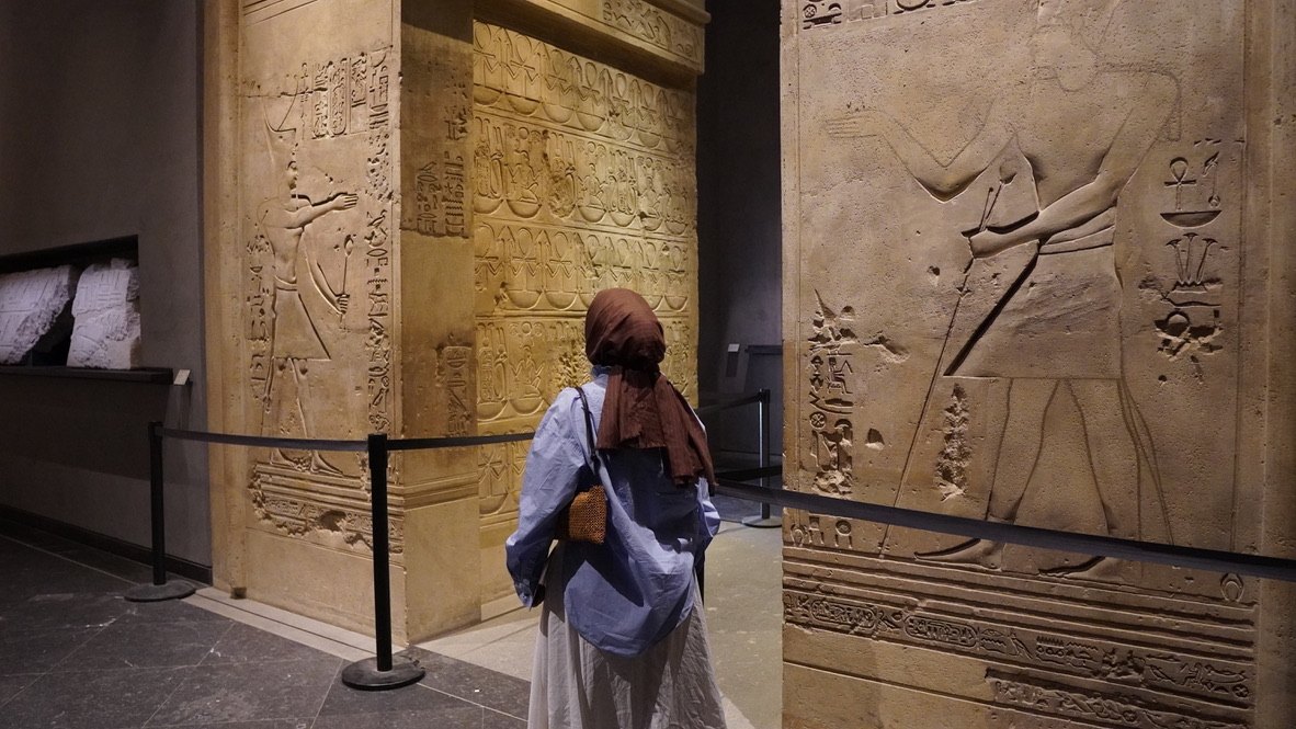 Visitor in front of the Medamud temple gates