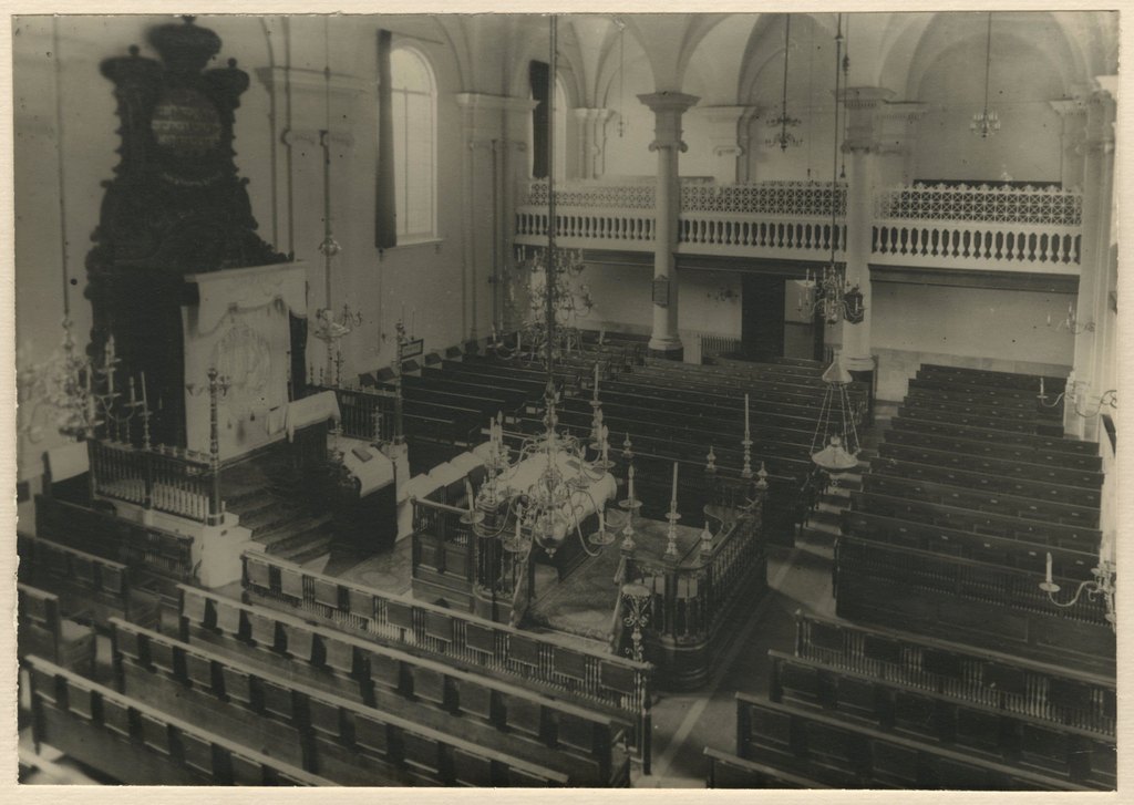 Interior of the Wagenstraat synagogue before the war